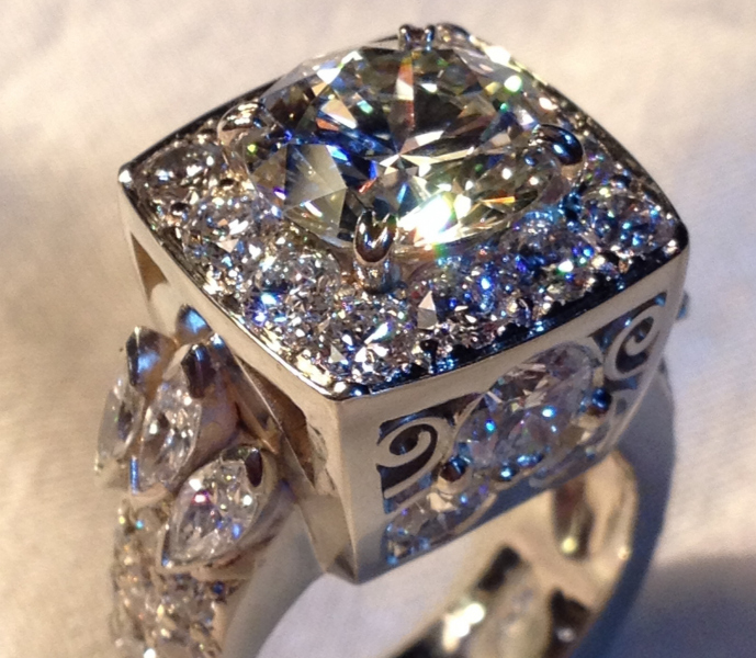 Robert-Schock-ring-close-up-diamond-bright