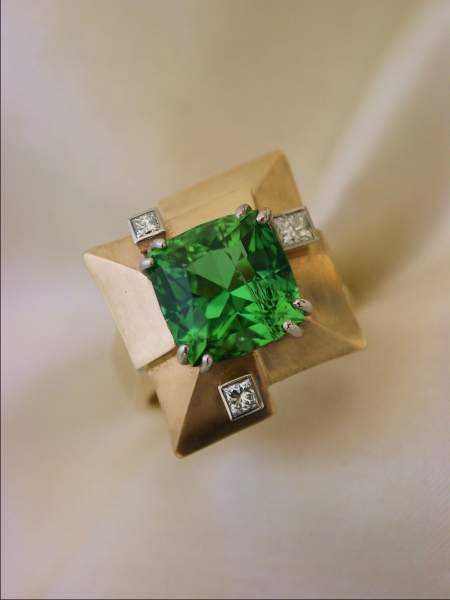 green-tourmaline-diamond-ring-04